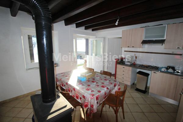 Véritable Maison Savoyarde avec deux dépendances au sein d'un petit hameau près du lac d'Aiguebelette (73610) avec terrain de 1900m²