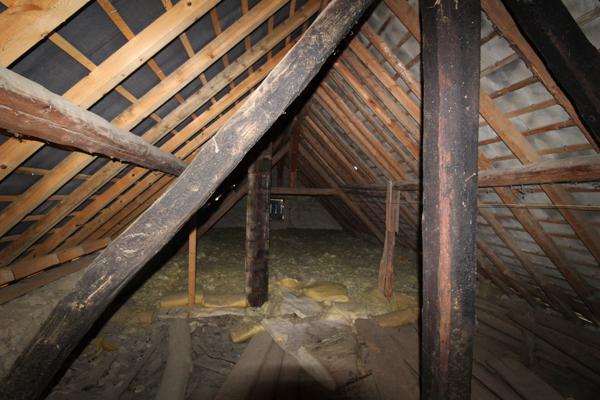 Véritable Maison Savoyarde avec deux dépendances au sein d'un petit hameau près du lac d'Aiguebelette (73610) avec terrain de 1900m²