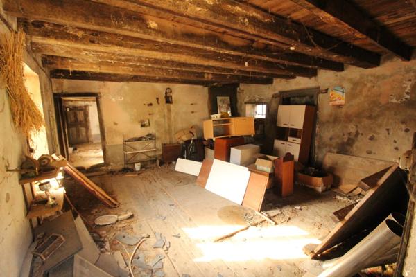 Véritable Maison Savoyarde avec deux dépendances au sein d'un petit hameau près du lac d'Aiguebelette (73610) avec terrain de 1900m²