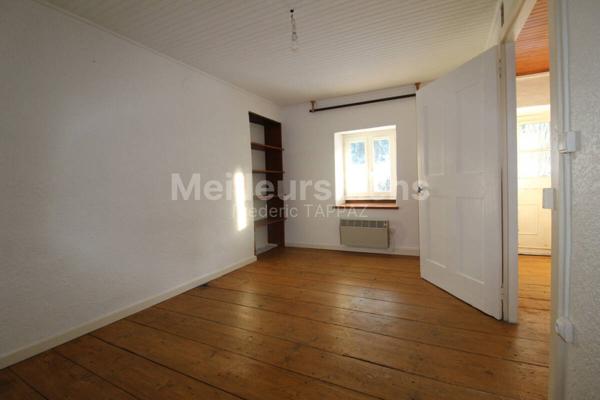 Véritable Maison Savoyarde avec deux dépendances au sein d'un petit hameau près du lac d'Aiguebelette (73610) avec terrain de 1900m²