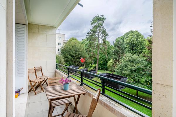 Appartement 4 pièces 89 m² avec balcon et box à Sèvres