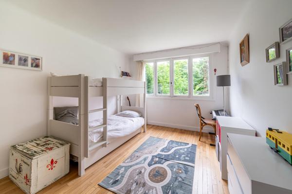 Appartement 4 pièces 89 m² avec balcon et box à Sèvres