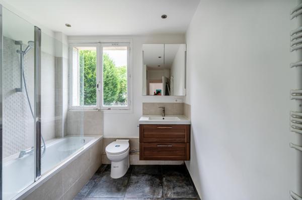 Appartement 4 pièces 89 m² avec balcon et box à Sèvres