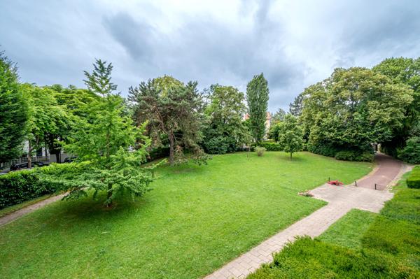 Appartement 4 pièces 89 m² avec balcon et box à Sèvres