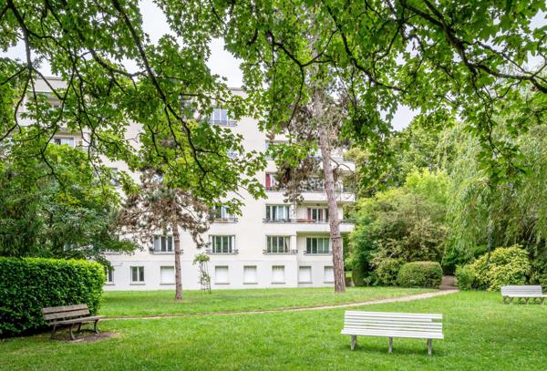 Appartement 4 pièces 89 m² avec balcon et box à Sèvres