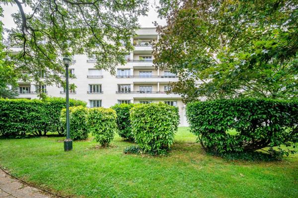 Appartement 4 pièces 89 m² avec balcon et box à Sèvres