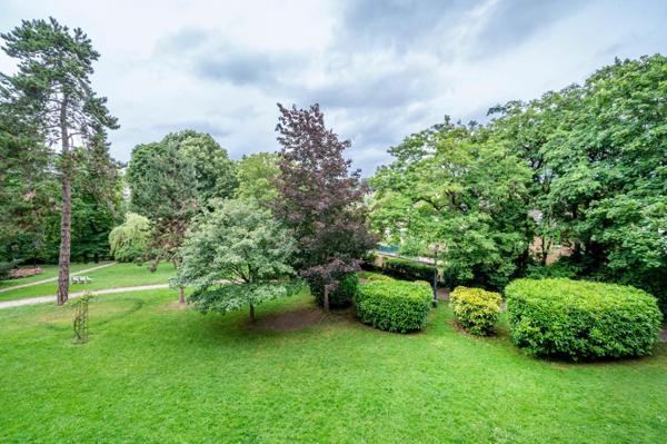 Appartement 4 pièces 89 m² avec balcon et box à Sèvres