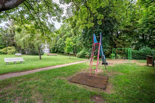 Appartement 4 pièces 89 m² avec balcon et box à Sèvres