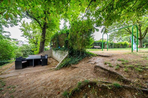 Appartement 4 pièces 89 m² avec balcon et box à Sèvres