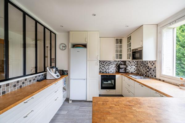 Appartement 4 pièces 89 m² avec balcon et box à Sèvres