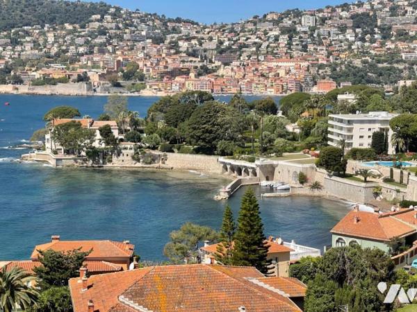 Saint-Jean-Cap-Ferrat, 2 pièces terrasse vue mer panoramique Garage et cave 