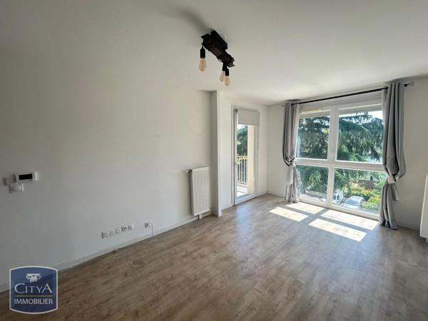 Appartement à louer 3 pièces 60.2m² Corbeil-Essonnes (91100)