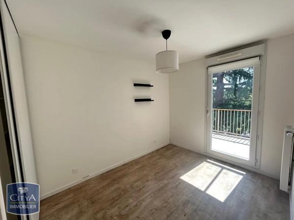 Appartement à louer 3 pièces 60.2m² Corbeil-Essonnes (91100)
