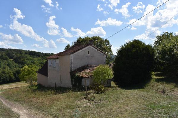 CORPS DE FERME A RESTAURER SUR 9000 M2 DE TERRAIN