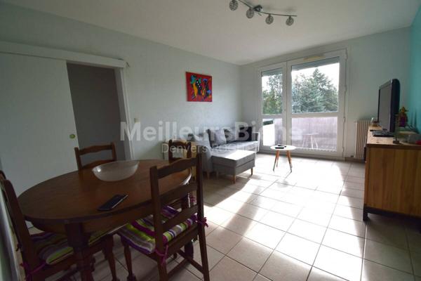 Appartement 2 chambres avec balcon, cave et garage