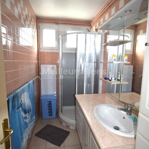 Appartement 2 chambres avec balcon, cave et garage