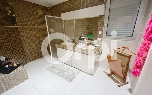 Maison à vendre    5 pièces •  Cosnac