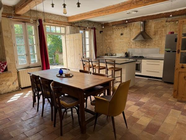 Pujaut (30131) Maison de village avec bassin