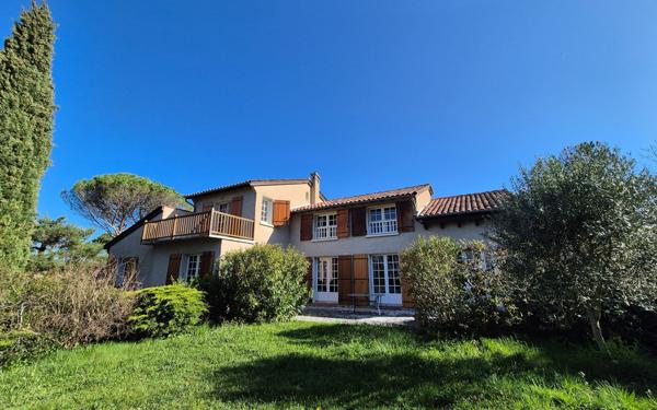 Maison à vendre    8 pièces •  Castres