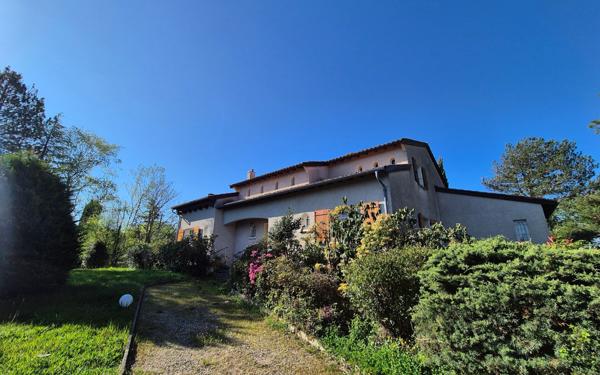 Maison à vendre    8 pièces •  Castres