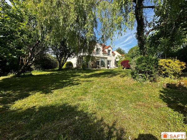 Maison d'environ 165 m2 sur 881 m2