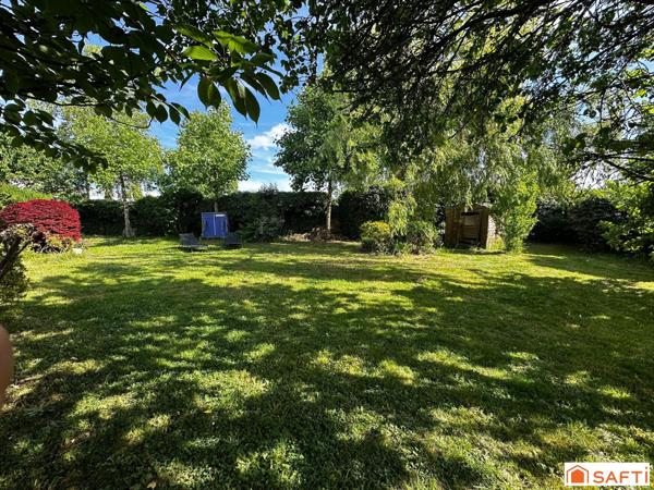 Maison d'environ 165 m2 sur 881 m2