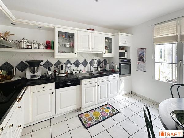 Maison d'environ 165 m2 sur 881 m2