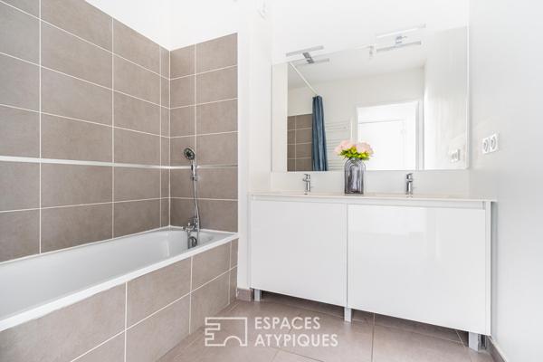 Appartement contemporain avec balcon