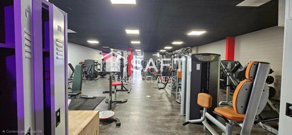 Immeuble - 1 appartement - 1 grenier aménageable en second appartement - Salle de sport en RDC