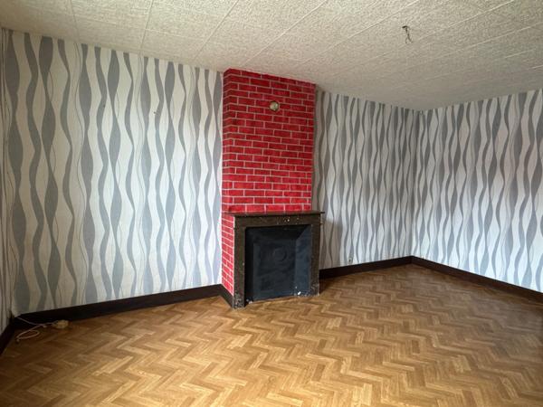 BELLE MAISON DE VILLAGE AVEC DÉPENDANCES ET JARDINET