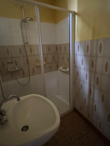 BELLE MAISON DE VILLAGE AVEC DÉPENDANCES ET JARDINET