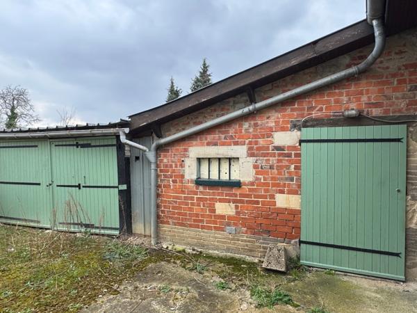 BELLE MAISON DE VILLAGE AVEC DÉPENDANCES ET JARDINET