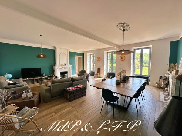 Maison bourgeoise avec jardin et piscine à vendre MONTGUYON (17)