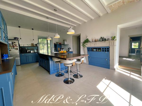 Maison bourgeoise avec jardin et piscine à vendre MONTGUYON (17)