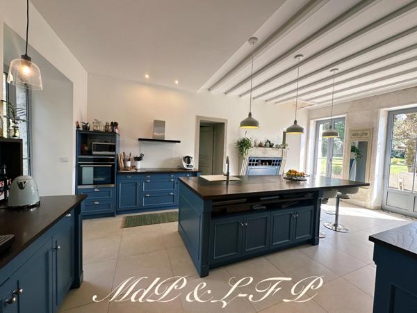 Maison bourgeoise avec jardin et piscine à vendre MONTGUYON (17)