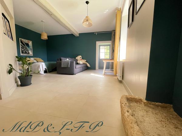 Maison bourgeoise avec jardin et piscine à vendre MONTGUYON (17)