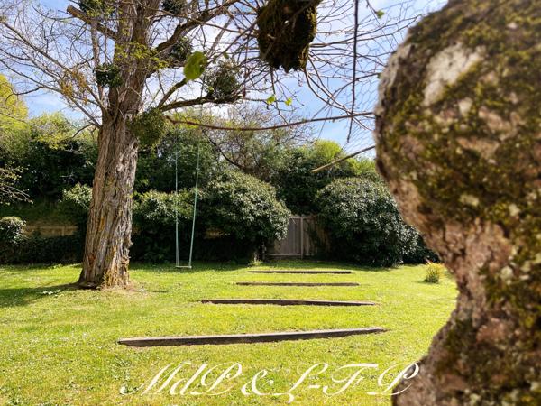 Maison bourgeoise avec jardin et piscine à vendre MONTGUYON (17)