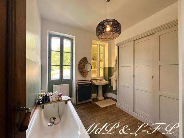 Maison bourgeoise avec jardin et piscine à vendre MONTGUYON (17)