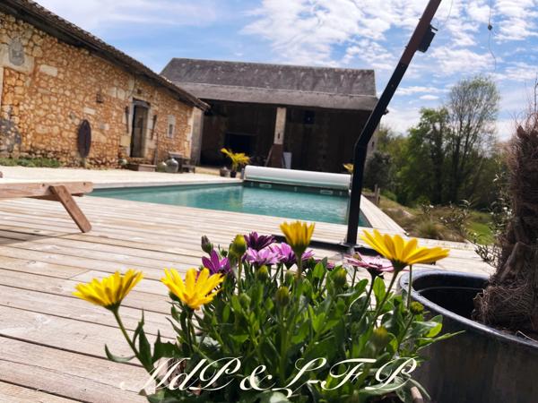 Maison bourgeoise avec jardin et piscine à vendre MONTGUYON (17)