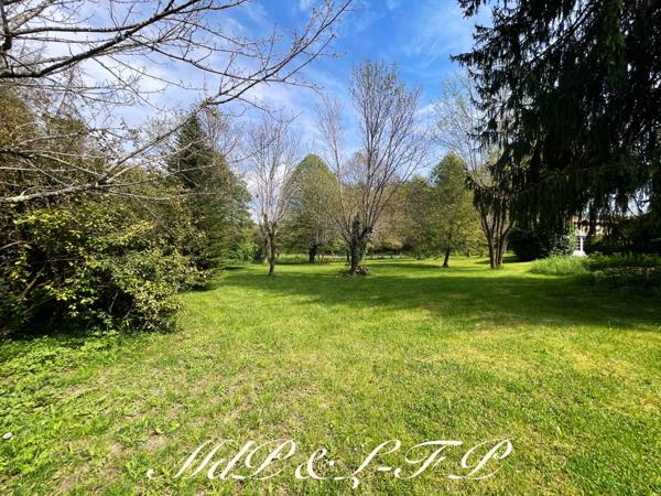 Maison bourgeoise avec jardin et piscine à vendre MONTGUYON (17)