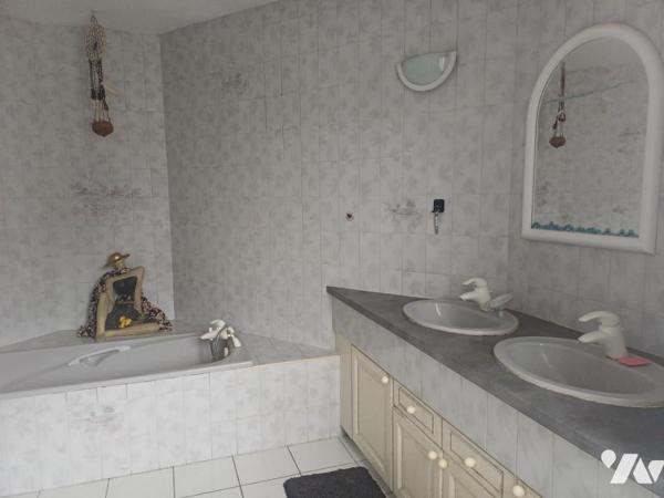 A VENDRE à REZE quartier St Paul - Maison T7 d'env. 134m2 + jardin clos