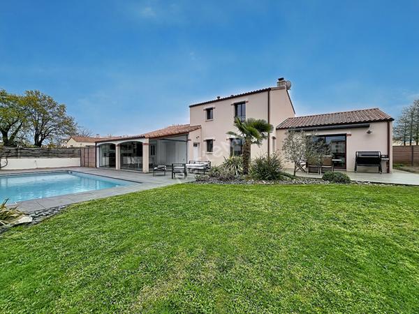 Maison à vendre 7 pièces - Montaigu Vendée
