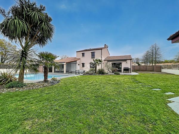 Maison à vendre 7 pièces - Montaigu Vendée