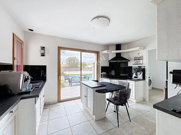 Maison à vendre 7 pièces - Montaigu Vendée