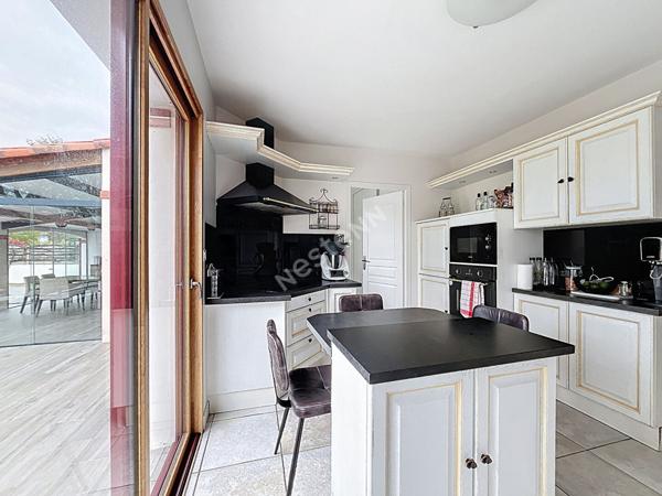 Maison à vendre 7 pièces - Montaigu Vendée