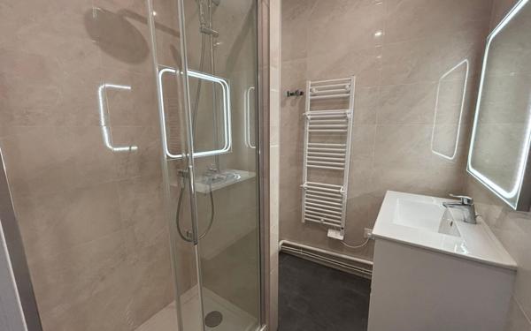 Appartement à louer    3 pièces • 71,25 m2 Paris 11