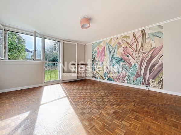 Appartement Saint Cyr L Ecole 3 pièce(s) 63 m2 avec cave et parking .