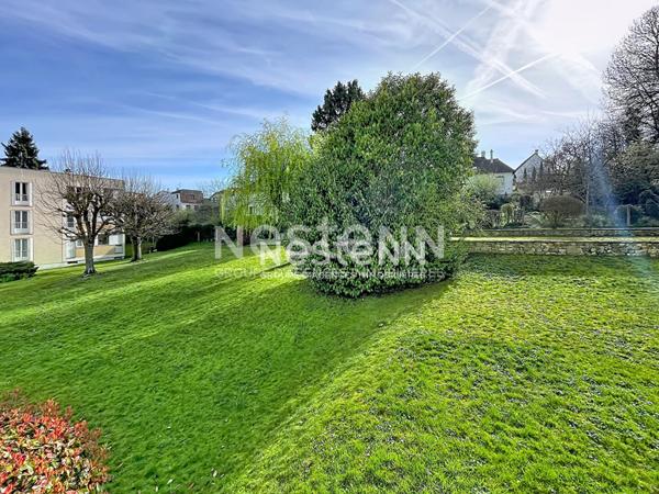 Appartement Saint Cyr L Ecole 3 pièce(s) 63 m2 avec cave et parking .