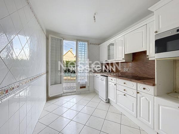 Appartement Saint Cyr L Ecole 3 pièce(s) 63 m2 avec cave et parking .