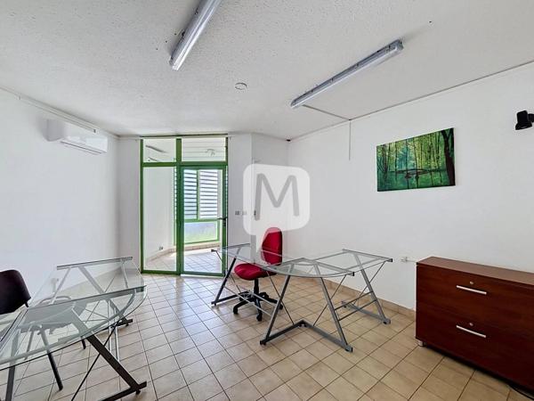 Dpt Guyane (973), à vendre CAYENNE local/bureaux de 102,80 m²